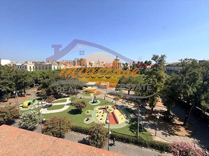 Appartamento con 6 locali in vendita in Via G B Perasso, Siracusa