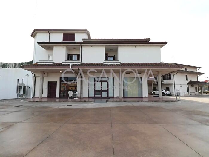 Casa con 6 locali in vendita in Via Santa Maria dellArco, Mosciano SantAngelo