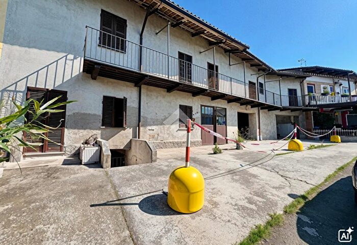 Casa con 11 locali in vendita in Via Bricca, Chiusano DAsti