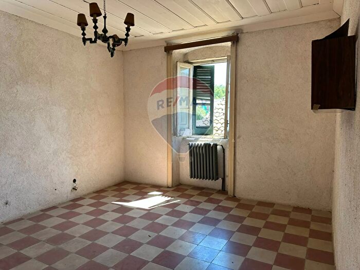 Casa con 20 locali in vendita in Piazza Michele Pietravalle, Cantalupo Nel Sannio