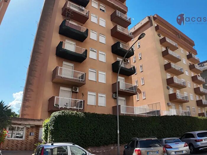 Appartamento quadrilocale in affitto in Via Elia Crisafulli, Palermo