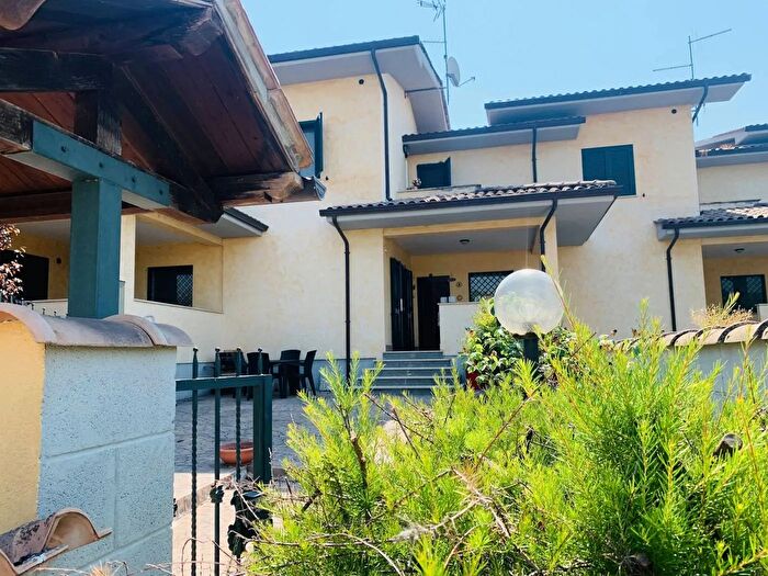 Casa con 7 locali in vendita in Via Taglia Colfelice, Colfelice
