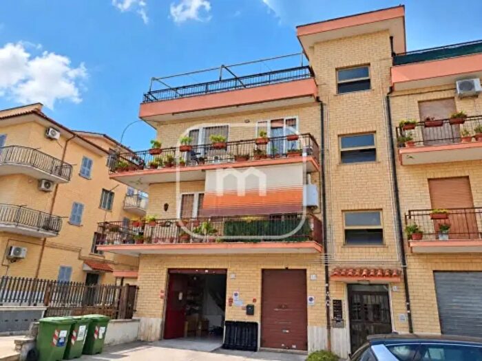Appartamento quadrilocale in vendita in Via Tricase, Roma
