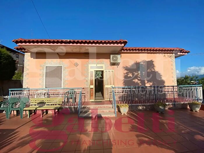 Casa in vendita in Via Valle dAosta, Torre Del Greco