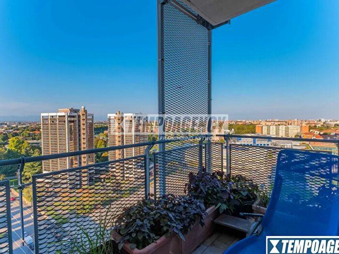Appartamento con 5 locali in vendita in Via Giorgio Stephenson, Milano