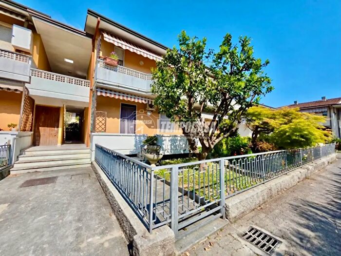 Casa quadrilocale in vendita in Via Puliche, Massa