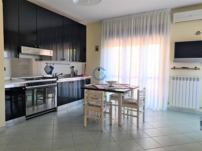 Appartamento trilocale in affitto in Catanzaro Lido, Catanzaro