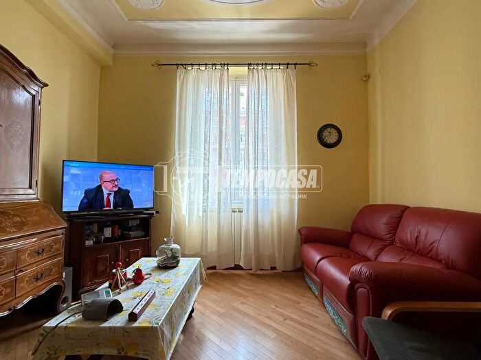 Appartamento trilocale in vendita in Via Giuseppe Casaregis, Genova