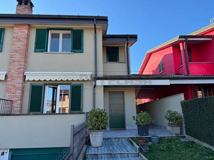 Casa quadrilocale in vendita in Via Indipendenza, Chieve