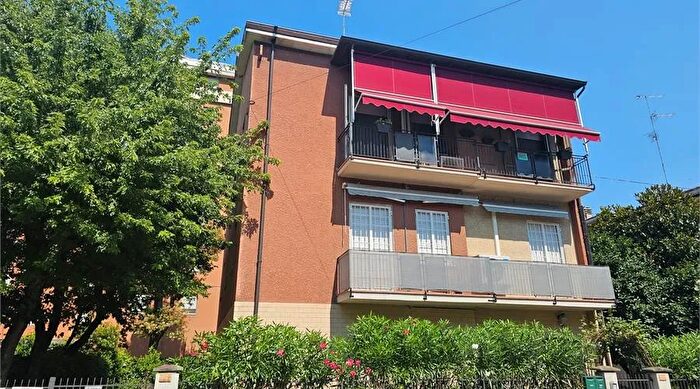 Appartamento con 5 locali in vendita in Via Buozzi Modena Mo Modena Sacca, Modena