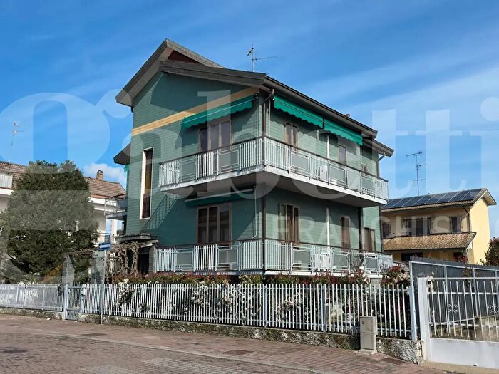 Casa con 8 locali in vendita in Via Achille Grandi, Pieve Emanuele