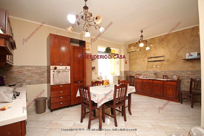 Appartamento quadrilocale in vendita in Via Castellana Palermo Pa Italia, Palermo