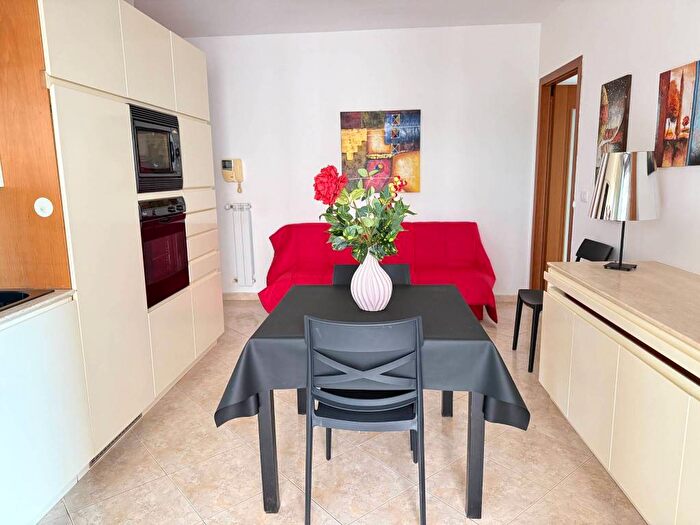 Appartamento trilocale in affitto in Via Vincenzo Agostinone, Centro, Montesilvano