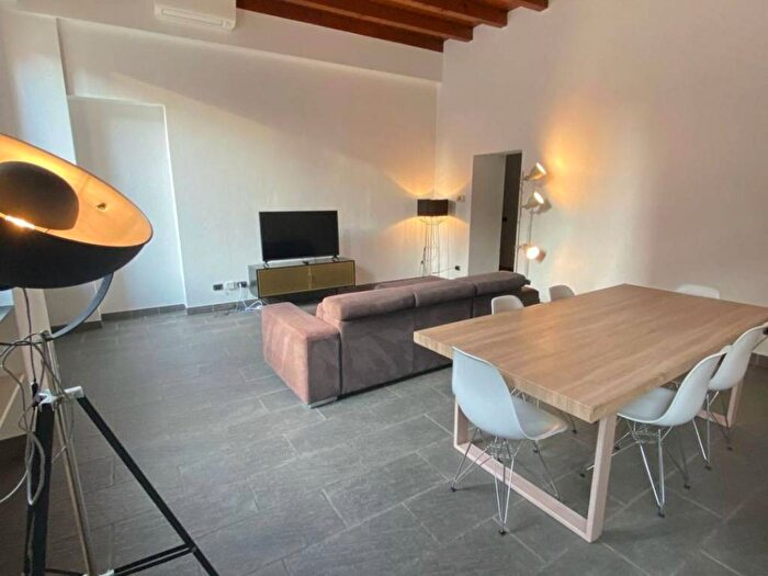 Appartamento trilocale in affitto in Via Rosolino Pilo, Porta Venezia, Milano