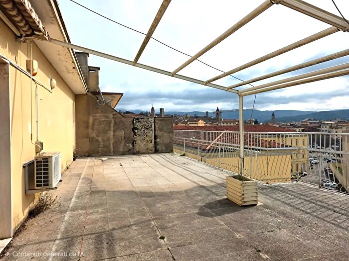 Appartamento con 8 locali in vendita in Arezzo