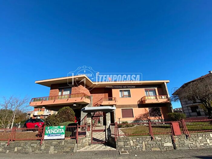 Casa con 9 locali in vendita in Via Brandizzo, Volpiano