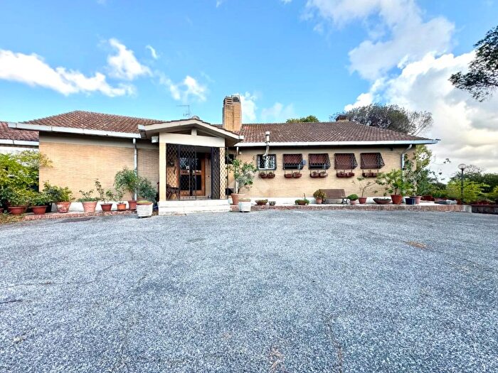 Casa con 10 locali in vendita in Via Clarice Tartufari, Roma