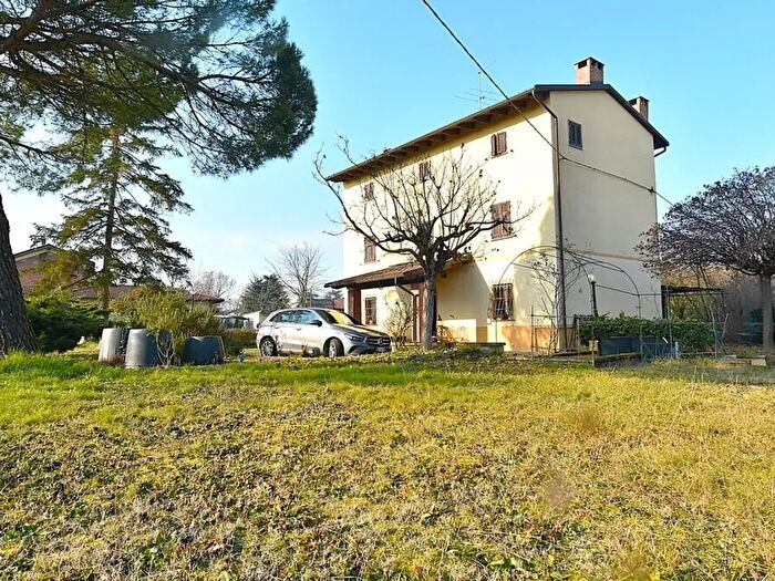 Casa con 10 locali in vendita in Via Ovada, Predosa