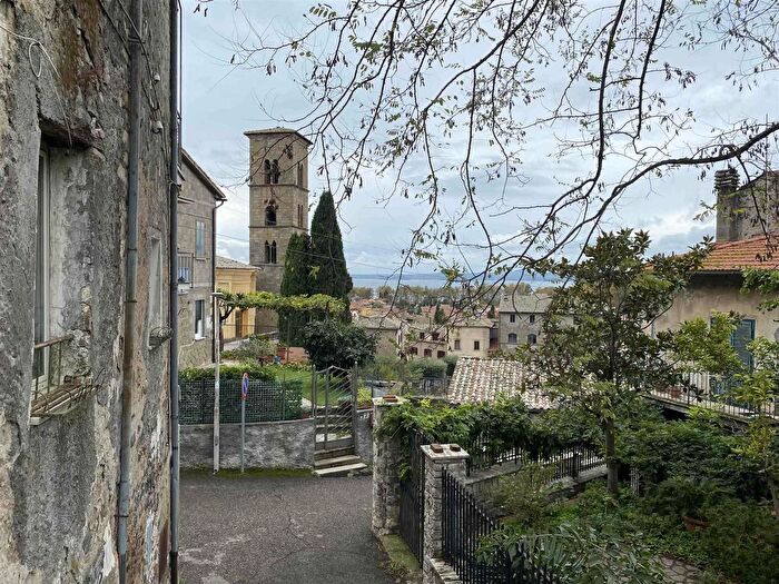 Appartamento con 5 locali in vendita in Bolsena