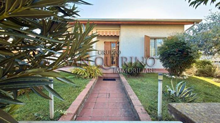 Casa con 5 locali in vendita in Via Convento, Viadana