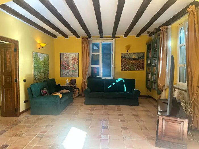 Appartamento con 8 locali in vendita in Aulla