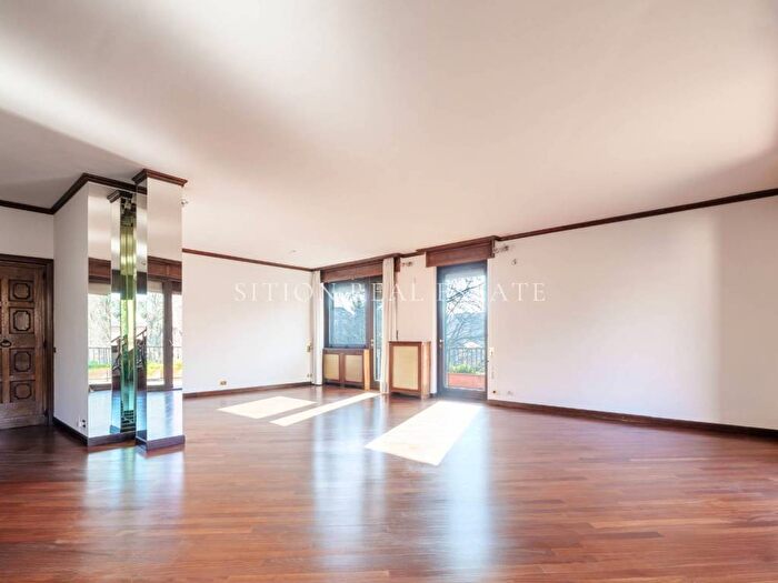 Casa con 6 locali in affitto in Via Tullo Morgagni, Maggiolina, Milano