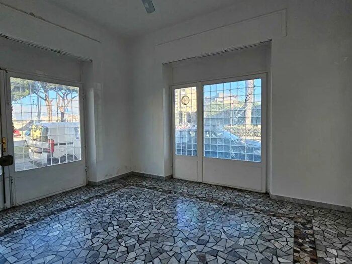 Appartamento con 5 locali in vendita in Viareggio