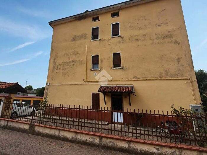 Appartamento trilocale in vendita in Via dell Artigianato, Noviglio