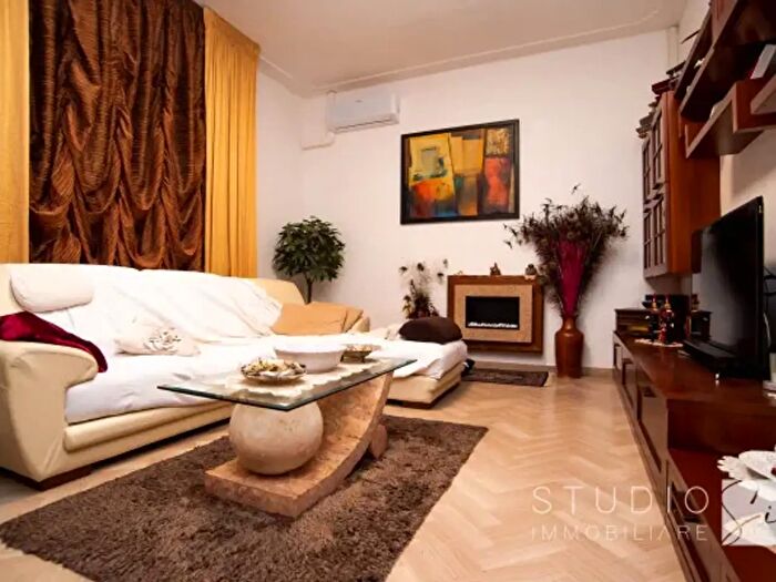 Appartamento con 5 locali in vendita in Via Alessandro Volta, Pistoia