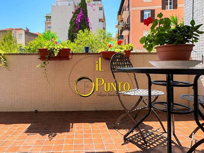 Appartamento trilocale in affitto in corso Garibaldi, Porto Vecchio, Sanremo