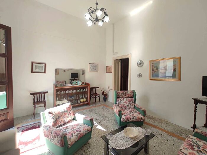 Casa con 6 locali in vendita in Via Ferente, Zollino