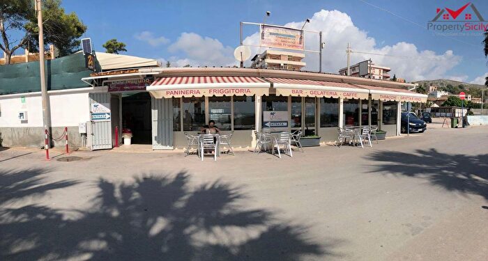Casa quadrilocale in vendita in Porto Empedocle