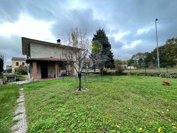 Casa con 6 locali in vendita in Iivi Maggio, Pieve Porto Morone