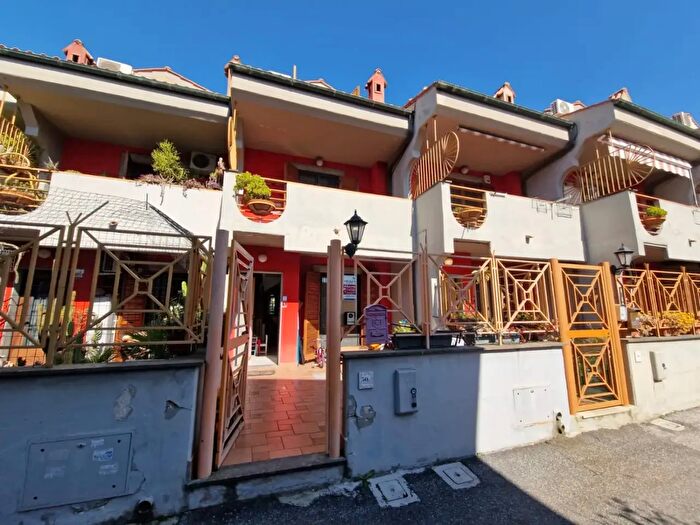 Casa con 5 locali in vendita in Via Firenze, Ciampino