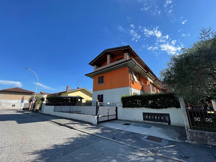 Appartamento trilocale in vendita in Via Cattaneo, Cassano DAdda