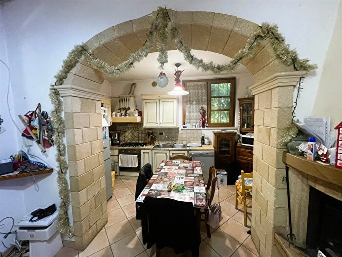 Casa con 8 locali in vendita in Massarosa