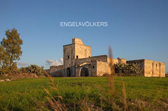 Casa con 6 locali in vendita in Nucleo Erchie Piccola Strada, Lizzanello