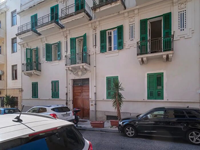 Appartamento con 5 locali in vendita in Via del Bufalo, Messina