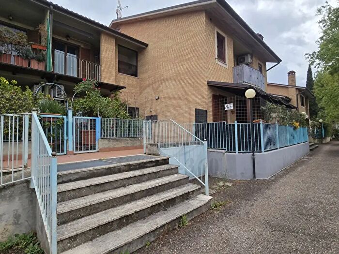 Appartamento con 5 locali in vendita in Via delle Muraiole a, Terni