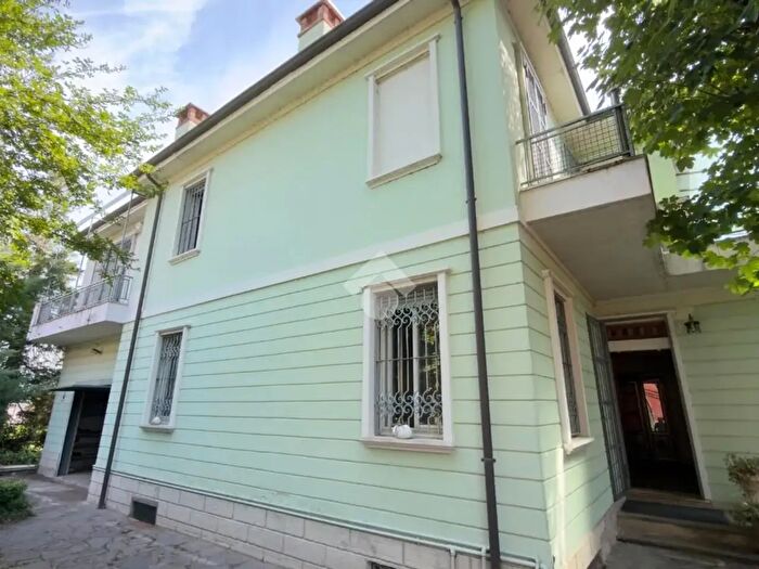 Casa con 5 locali in vendita in Via Alzaia Pavese, Certosa Di Pavia