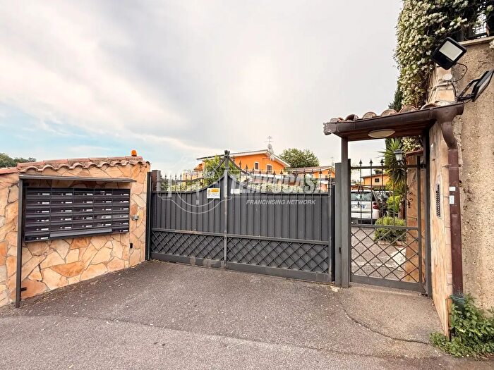 Appartamento bilocale in vendita in Via Pamparato, Roma
