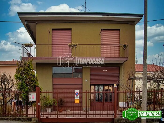 Casa con 6 locali in vendita in Via Vittorio Veneto, Muggiò