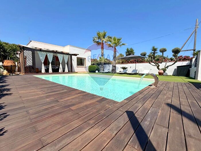 Casa trilocale in vendita in Via della Cernia, Valderice