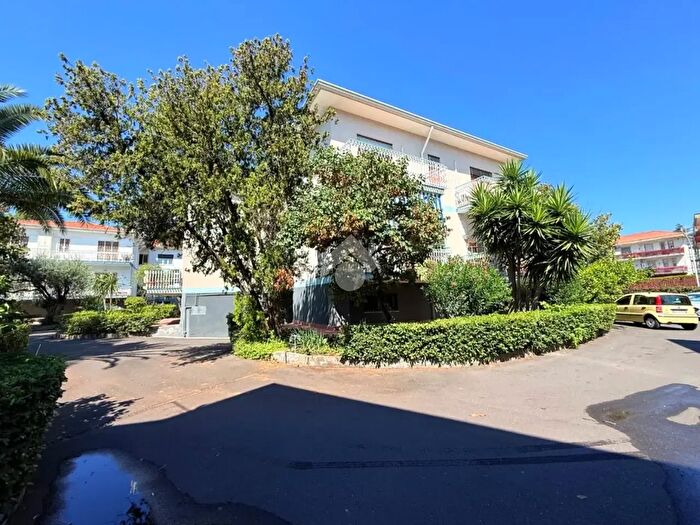 Appartamento con 6 locali in vendita in Via Giuseppe Ballo, Catania