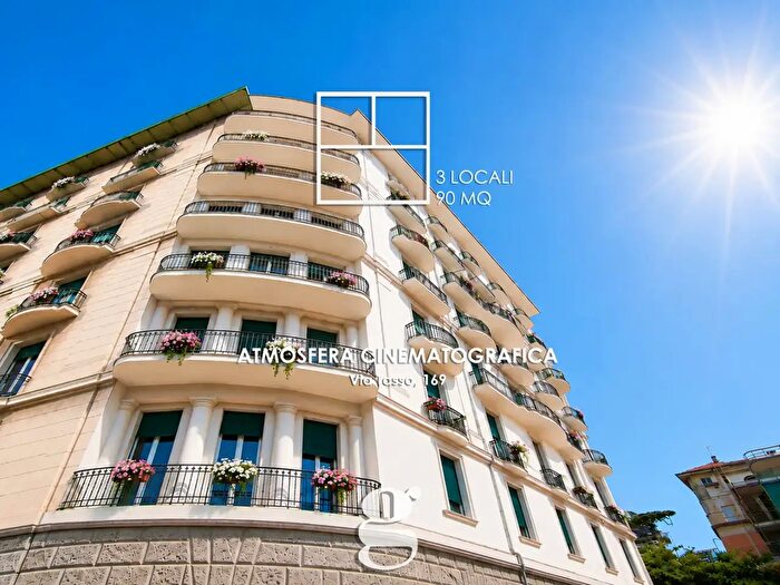 Appartamento trilocale in vendita in Via Torquato Tasso, Napoli