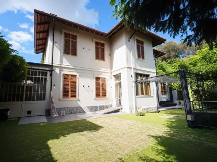 Casa con 10 locali in vendita in Via Duca degli Abruzzi, Trofarello