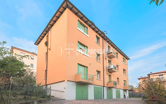 Appartamento trilocale in vendita in Via Orazio Samacchini, Bologna