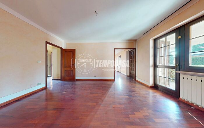 Casa con 8 locali in vendita in Borgo San Dalmazzo