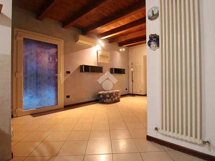 Casa con 6 locali in vendita in Via Sgualdrara, San Giovanni In Persiceto