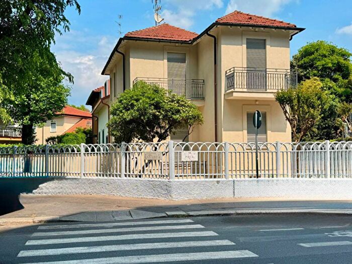 Casa con 5 locali in affitto in Via Lanciano, Zara, Milano